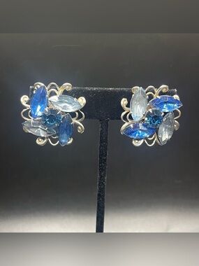 Vintage blue rhinestone clip on earrings silver tone mid century floral scroll